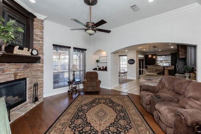 665 Winchester Drive, Bridge City, TX 77611