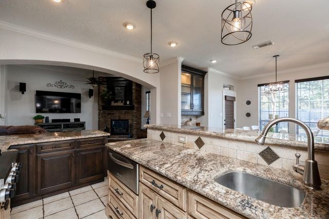 665 Winchester Drive, Bridge City, TX 77611