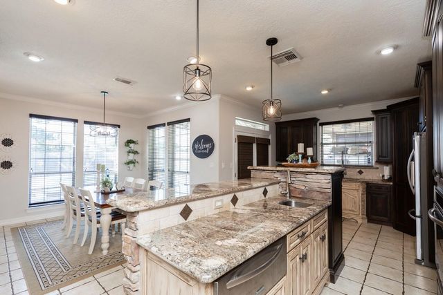 665 Winchester Drive, Bridge City, TX 77611