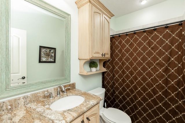 665 Winchester Drive, Bridge City, TX 77611