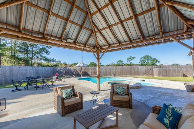 665 Winchester Drive, Bridge City, TX 77611