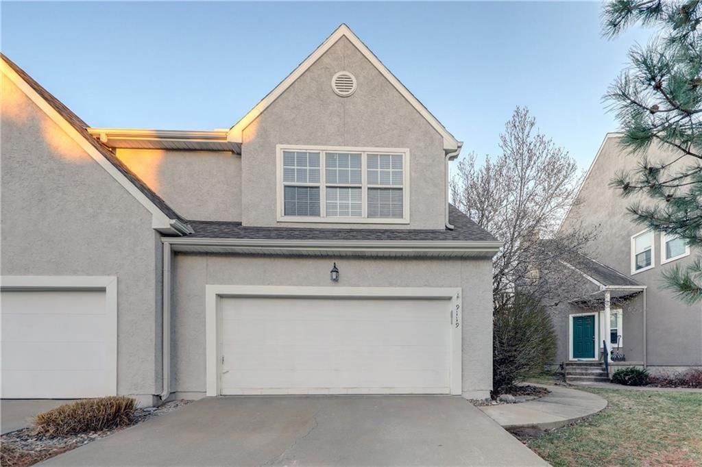 9207 Boehm Drive, Lenexa, KS 66219