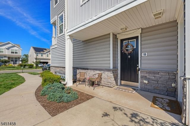 1 Passe Ct, Hillsborough Twp., NJ 08844