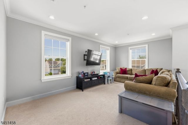 1 Passe Ct, Hillsborough Twp., NJ 08844