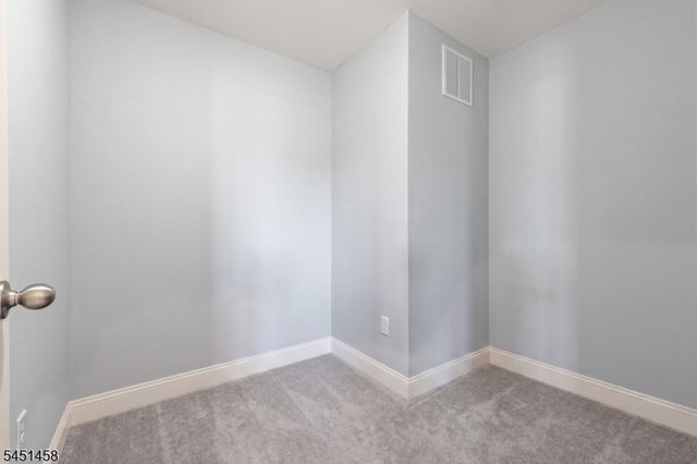 1 Passe Ct, Hillsborough Twp., NJ 08844