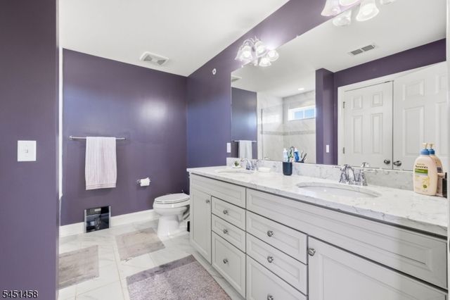 1 Passe Ct, Hillsborough Twp., NJ 08844