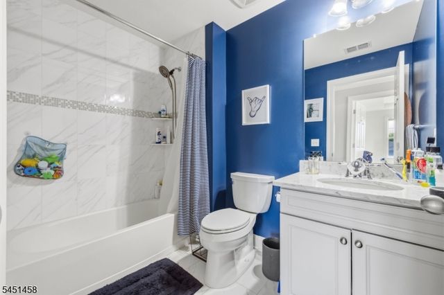 1 Passe Ct, Hillsborough Twp., NJ 08844