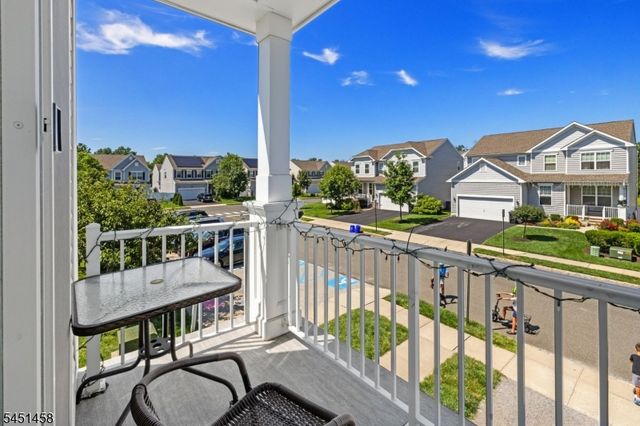 1 Passe Ct, Hillsborough Twp., NJ 08844