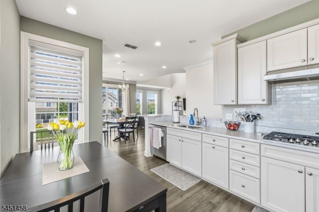 1 Passe Ct, Hillsborough Twp., NJ 08844