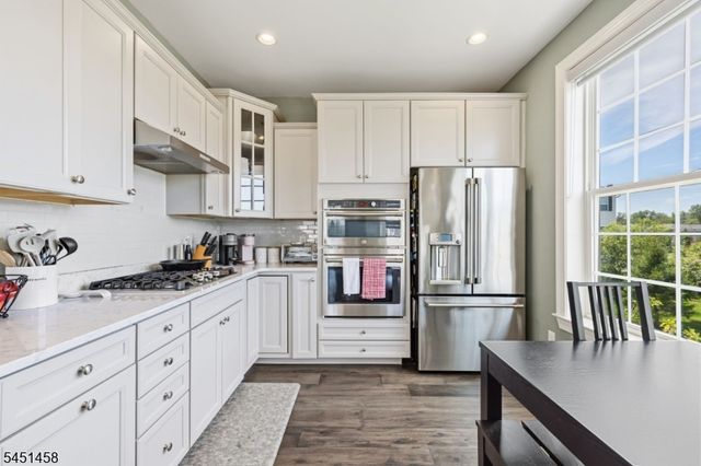 1 Passe Ct, Hillsborough Twp., NJ 08844