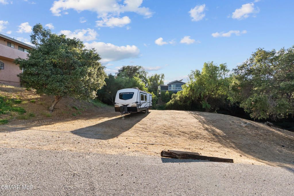 Image 3 of property listing at 375 Acacia Lane, Newbury Park, CA 91320