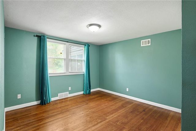 500 SW 4th Street, Lee's Summit, MO 64063
