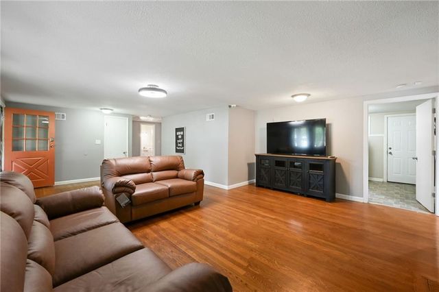 500 SW 4th Street, Lee's Summit, MO 64063