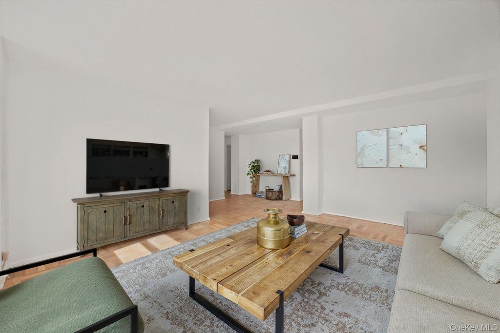 21-41 34th Avenue 14B, Astoria, NY 11106 — photo 3