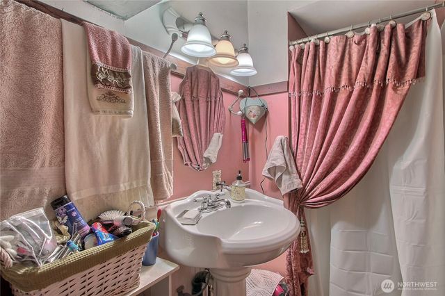 401 E 35th Street, Tacoma, WA 98404