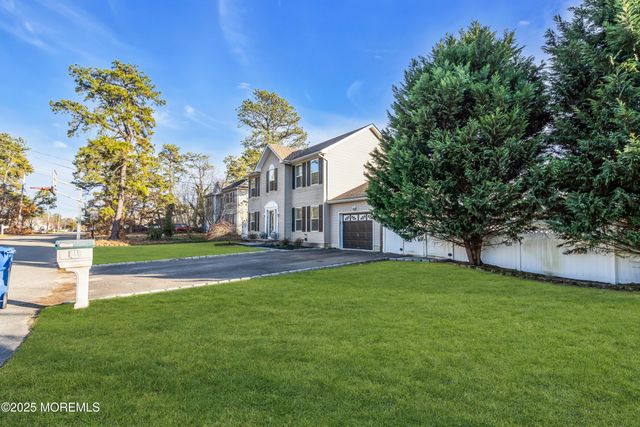 800 12th Avenue, Toms River, NJ 08757