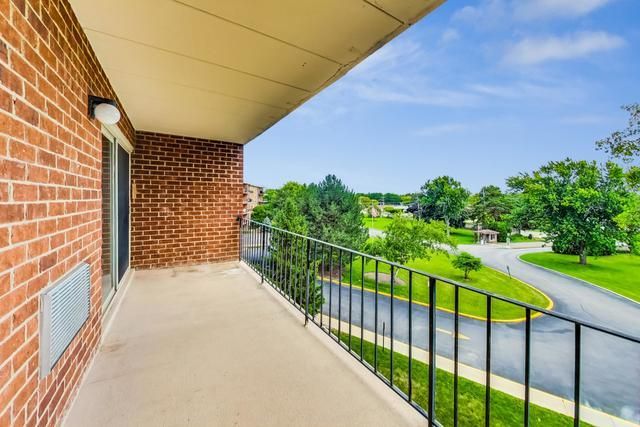 16 E Old Willow Road 431S, Prospect Heights, IL 60070