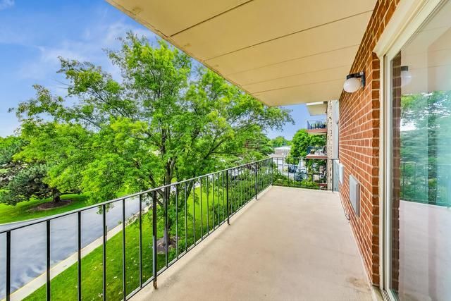 16 E Old Willow Road 431S, Prospect Heights, IL 60070