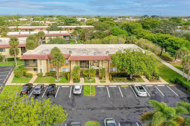 325 Lakeview Dr 102, Weston, FL 33326