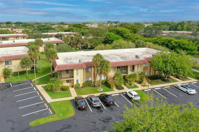 325 Lakeview Dr 102, Weston, FL 33326