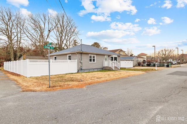 105 Shodda Street, Lacey, NJ 08731