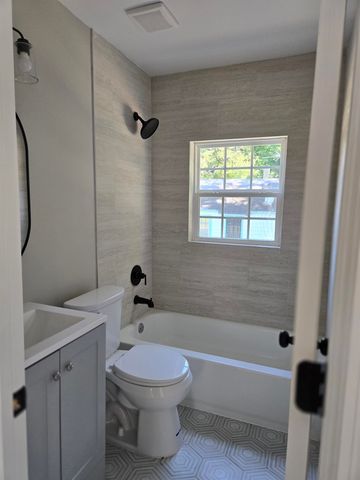 4010 OVERTON CROSSING RD, Memphis, TN 38127