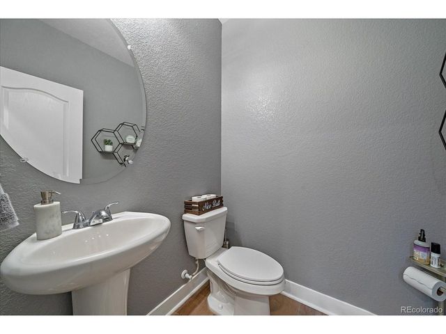 25160 E Ellsworth Dr, Aurora, CO 80018