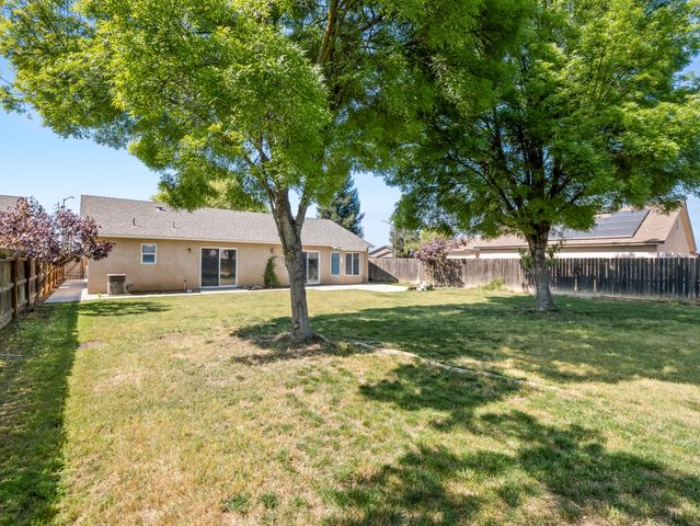 390 Tucker Avenue, Sanger, CA 93657
