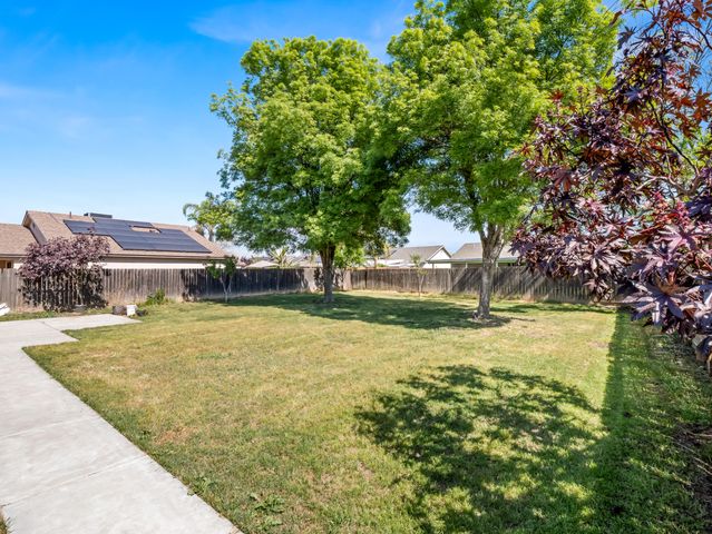390 Tucker Avenue, Sanger, CA 93657