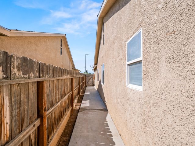 390 Tucker Avenue, Sanger, CA 93657