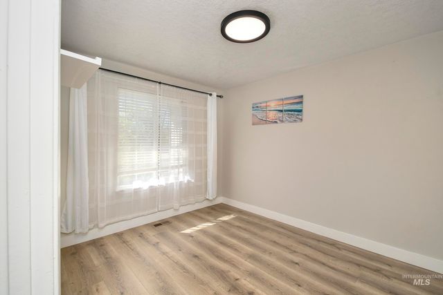 972 W Broadway Ave, Meridian, ID 83642