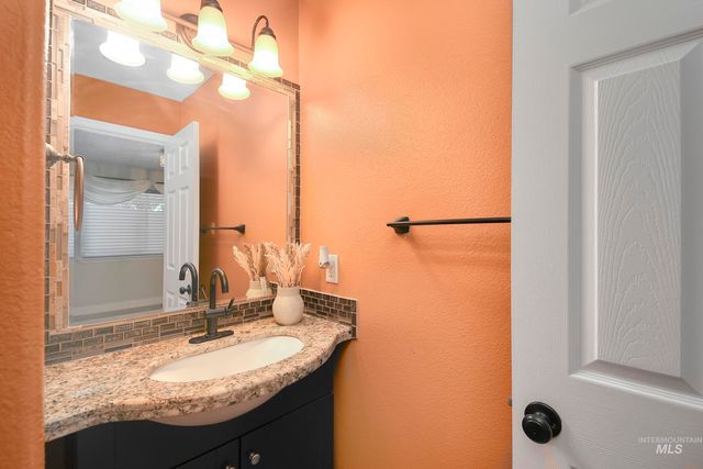 972 W Broadway Ave, Meridian, ID 83642