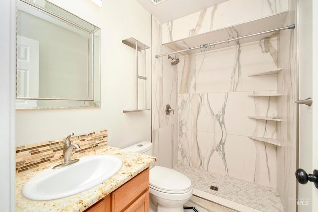972 W Broadway Ave, Meridian, ID 83642