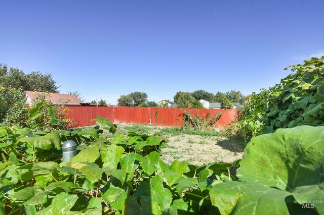972 W Broadway Ave, Meridian, ID 83642