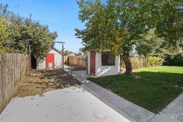 972 W Broadway Ave, Meridian, ID 83642