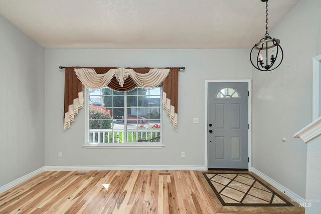 972 W Broadway Ave, Meridian, ID 83642