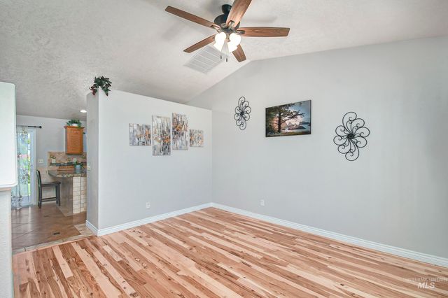 972 W Broadway Ave, Meridian, ID 83642