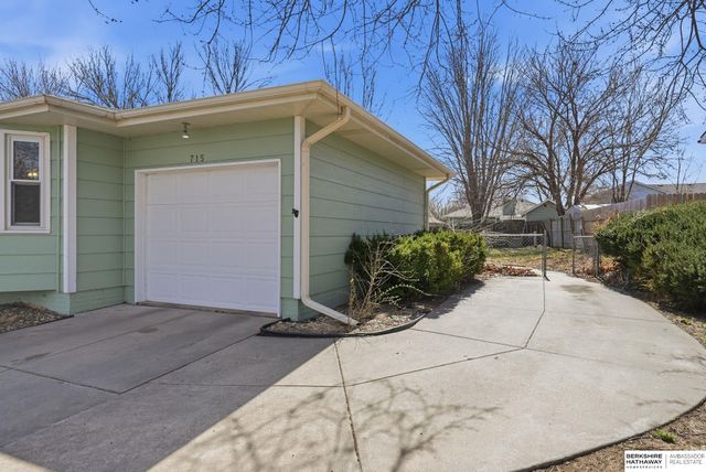 715 Bridger Road, Lincoln, NE 68521