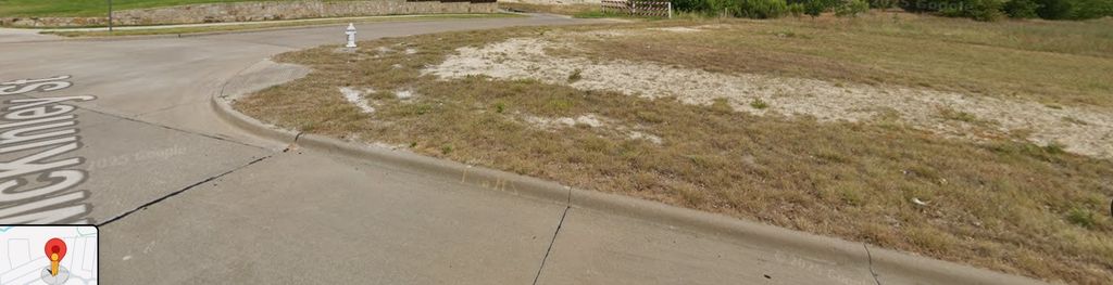 412 Mckinley Street, Desoto, TX 75115