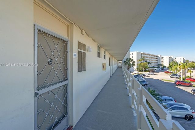 3010 Marcos Drive R308, Aventura, FL 33160