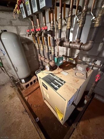 32 Clayton Rd, West Milford Twp., NJ 07421