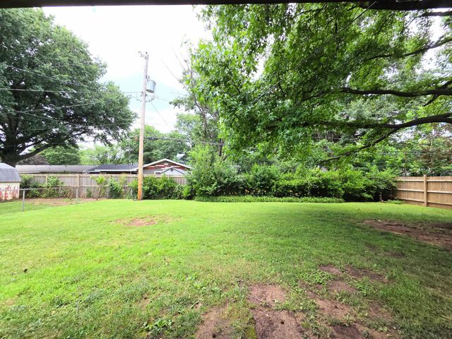 1225 E Rosebrier Street, Springfield, MO 65804