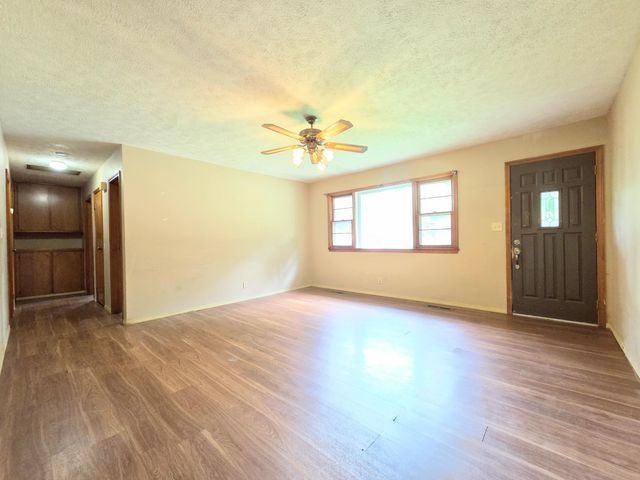 1225 E Rosebrier Street, Springfield, MO 65804