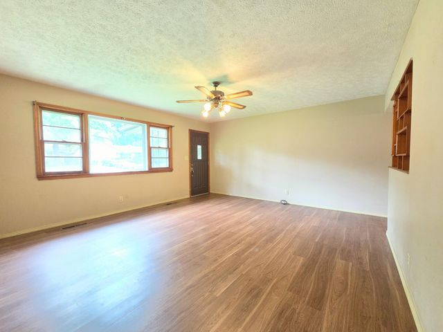 1225 E Rosebrier Street, Springfield, MO 65804