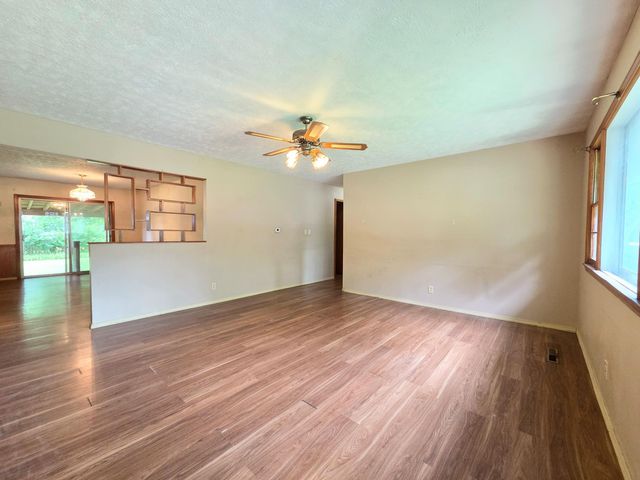 1225 E Rosebrier Street, Springfield, MO 65804