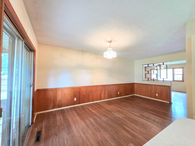 1225 E Rosebrier Street, Springfield, MO 65804