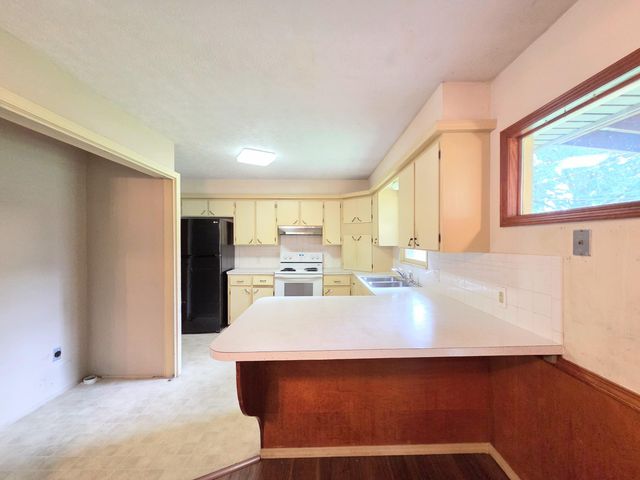 1225 E Rosebrier Street, Springfield, MO 65804