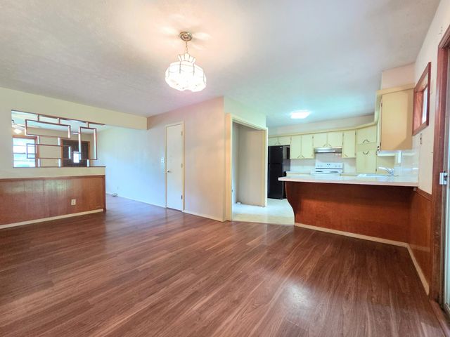 1225 E Rosebrier Street, Springfield, MO 65804