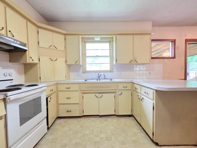 1225 E Rosebrier Street, Springfield, MO 65804