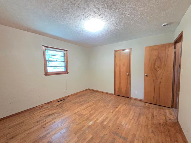 1225 E Rosebrier Street, Springfield, MO 65804